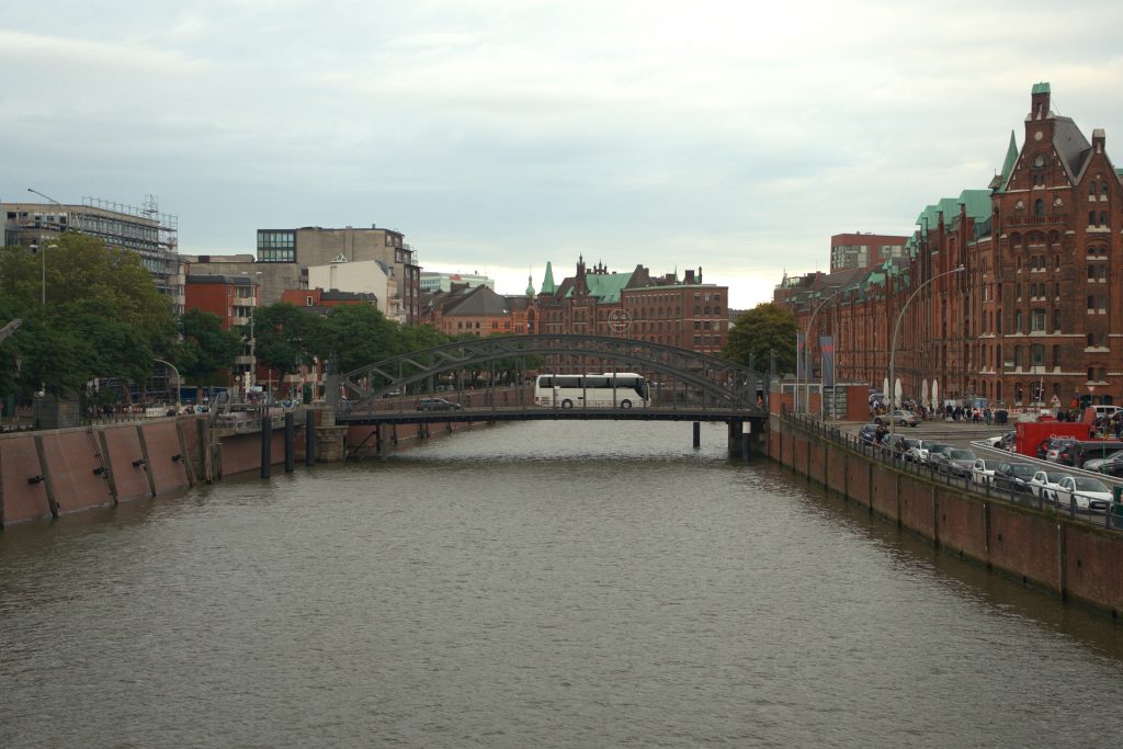 channel-4587772_1920