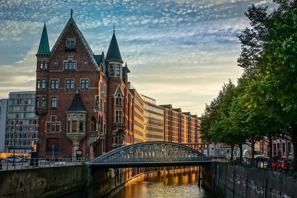 hamburg-3071437_1920